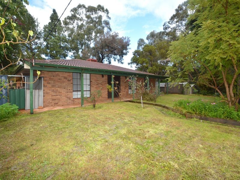 35 Gilwell Ave, Kelmscott WA 6111