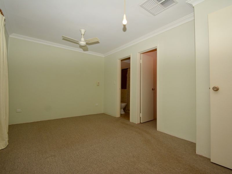 35 Gilwell Ave, Kelmscott WA 6111