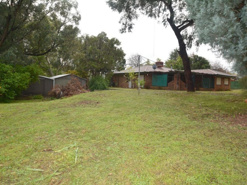 35 Gilwell Ave, Kelmscott WA 6111