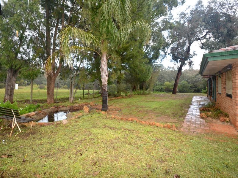 35 Gilwell Ave, Kelmscott WA 6111