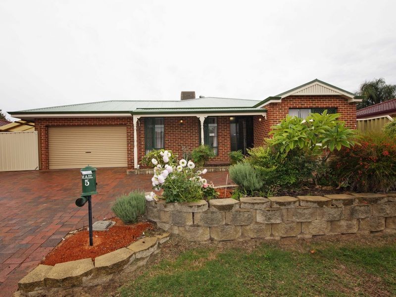 5 Jaffa Close, Seville Grove WA 6112