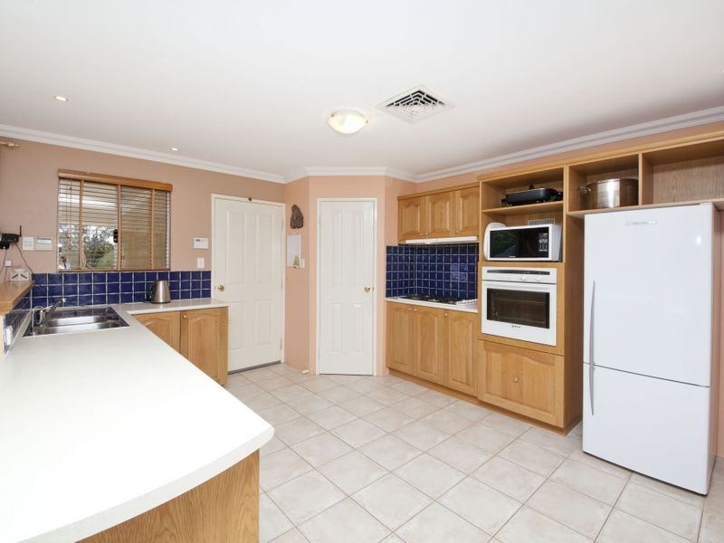 12 Hilarion Elbow, Hilbert WA 6112