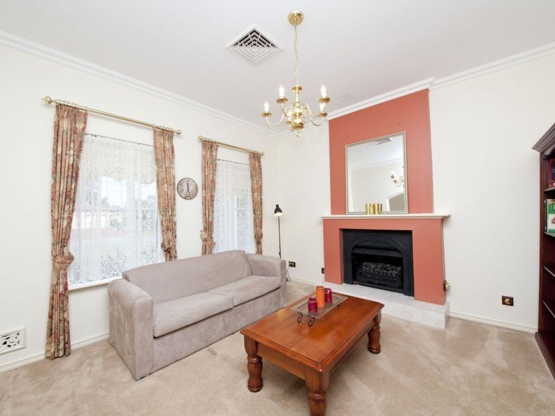 12 Hilarion Elbow, Hilbert WA 6112