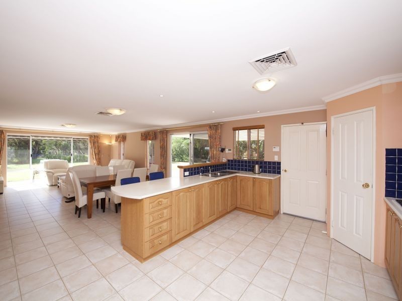 12 Hilarion Elbow, Hilbert WA 6112