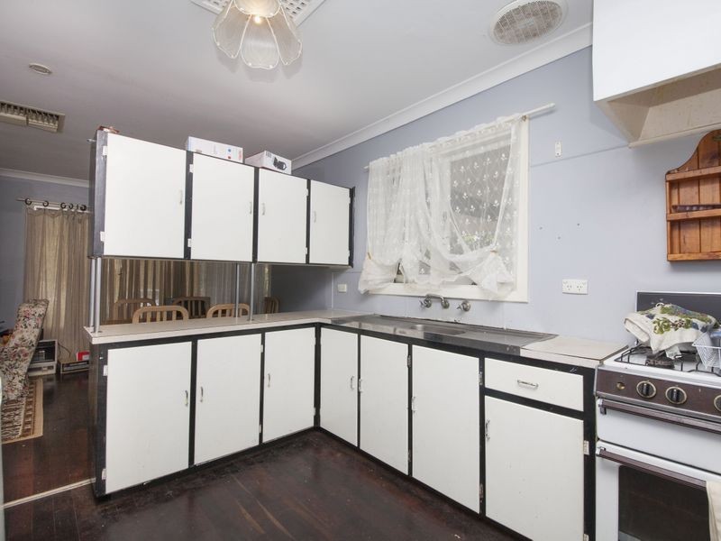 22 Ravenscroft Way, Kelmscott WA 6111