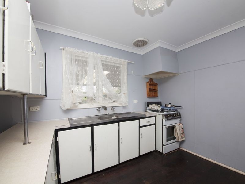 22 Ravenscroft Way, Kelmscott WA 6111