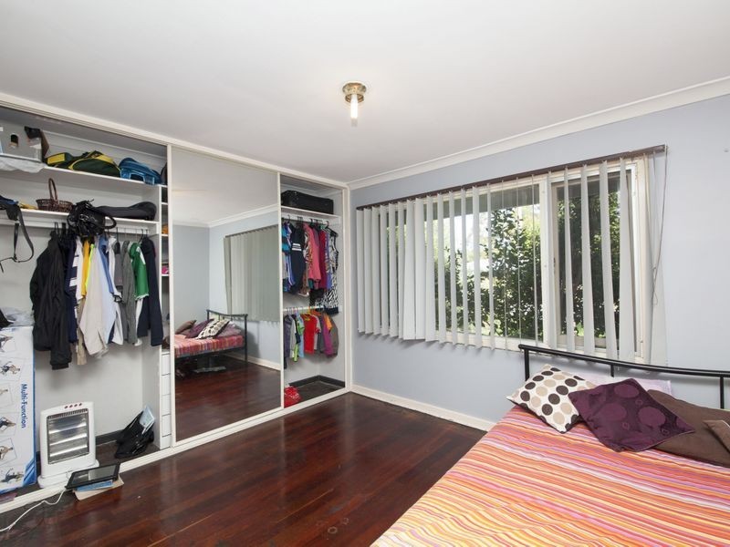 22 Ravenscroft Way, Kelmscott WA 6111