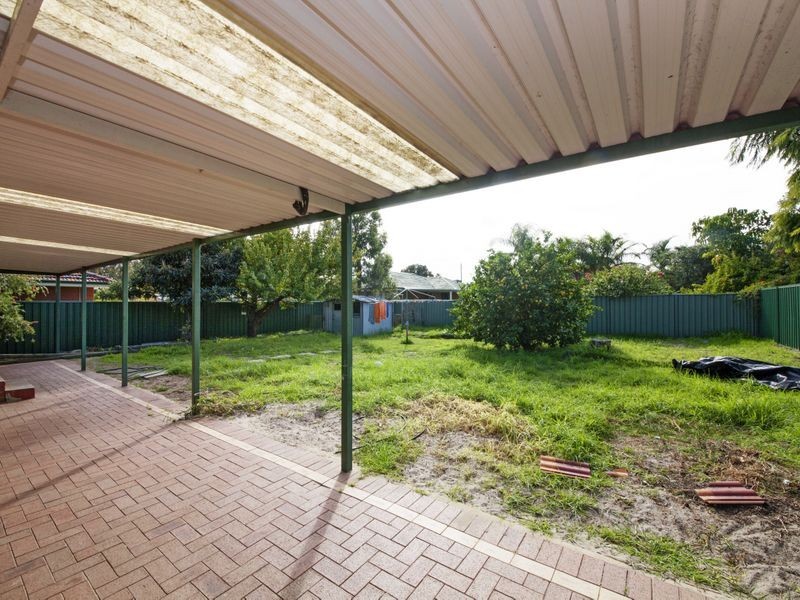 22 Ravenscroft Way, Kelmscott WA 6111