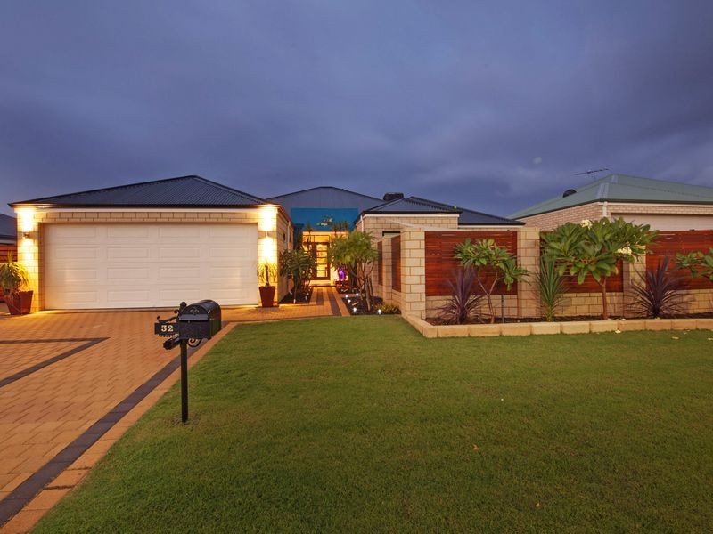 32 Honeydew Bend, Darling Downs WA 6122