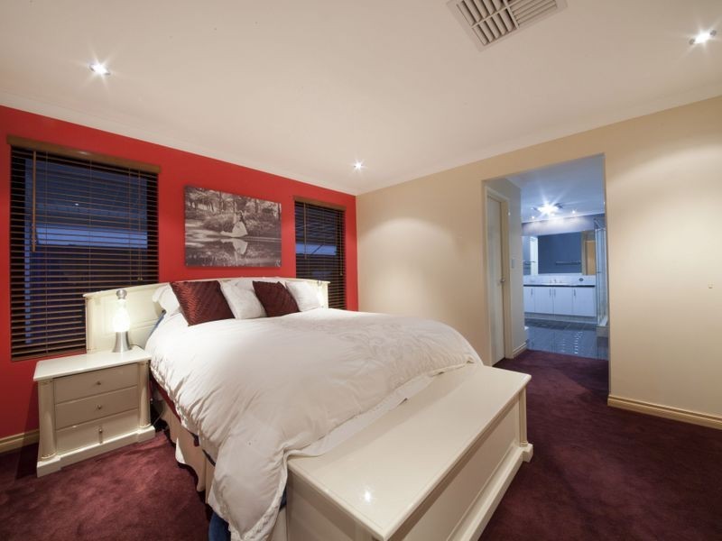 32 Honeydew Bend, Darling Downs WA 6122