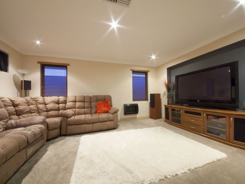 32 Honeydew Bend, Darling Downs WA 6122