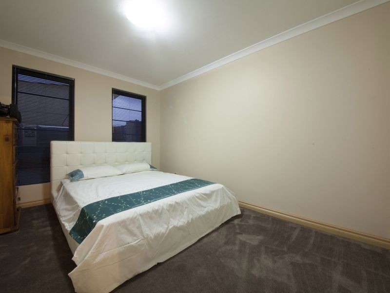 32 Honeydew Bend, Darling Downs WA 6122