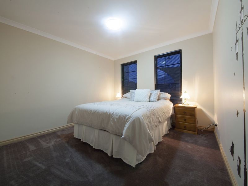 32 Honeydew Bend, Darling Downs WA 6122