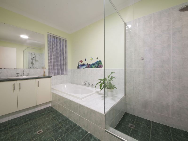 32 Honeydew Bend, Darling Downs WA 6122