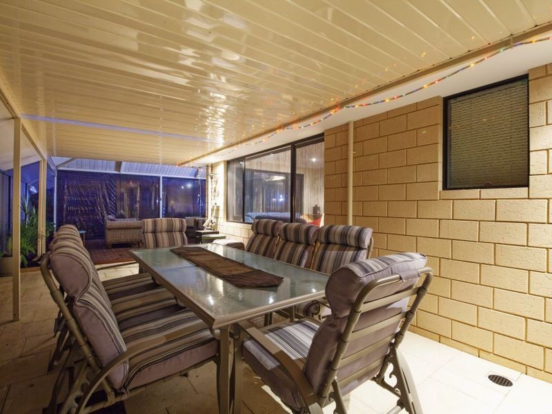 32 Honeydew Bend, Darling Downs WA 6122