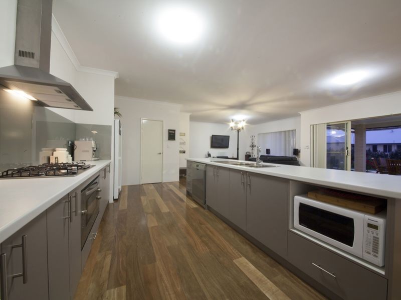 77 Learmouth Turn, Darling Downs WA 6122