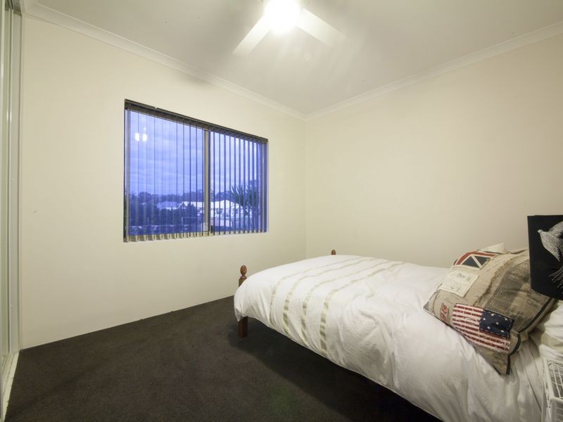 77 Learmouth Turn, Darling Downs WA 6122