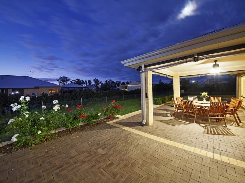 77 Learmouth Turn, Darling Downs WA 6122