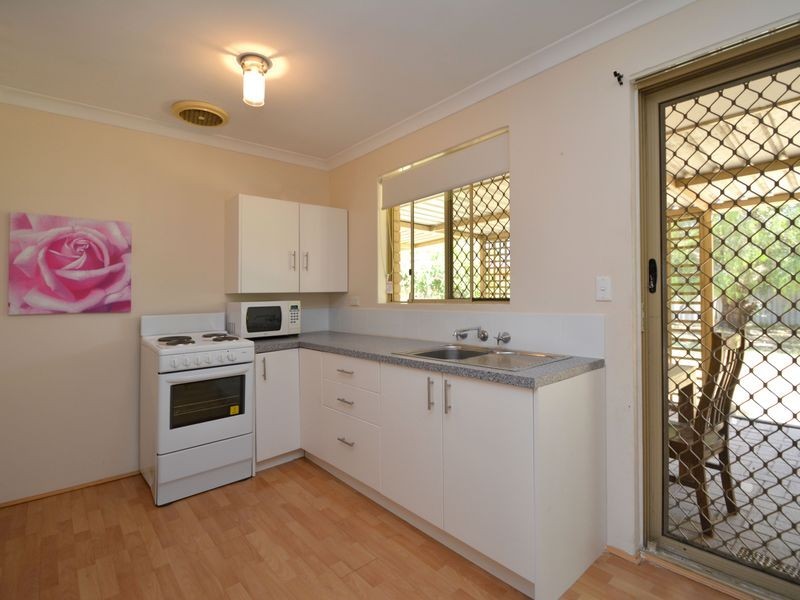 25 Lemon Grove, Seville Grove WA 6112