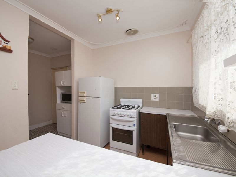 2 Cherry Way, Camillo WA 6111