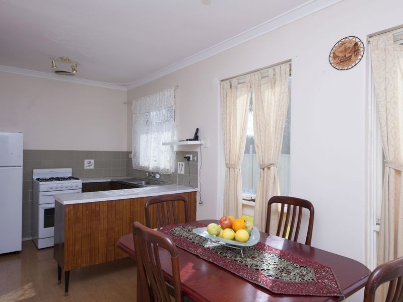 2 Cherry Way, Camillo WA 6111