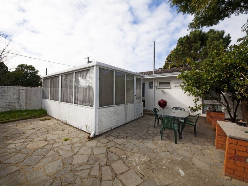 2 Cherry Way, Camillo WA 6111