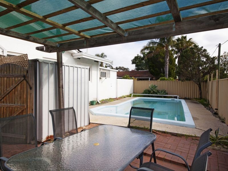 2 Cherry Way, Camillo WA 6111