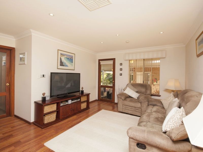 17 Jade Street, Mount Richon WA 6112