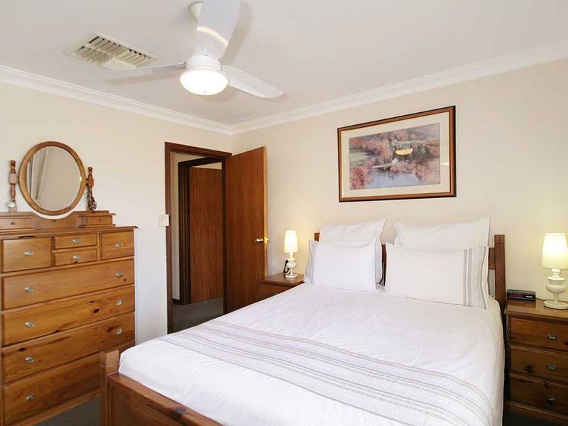 17 Jade Street, Mount Richon WA 6112