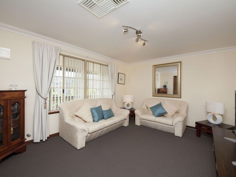 17 Jade Street, Mount Richon WA 6112