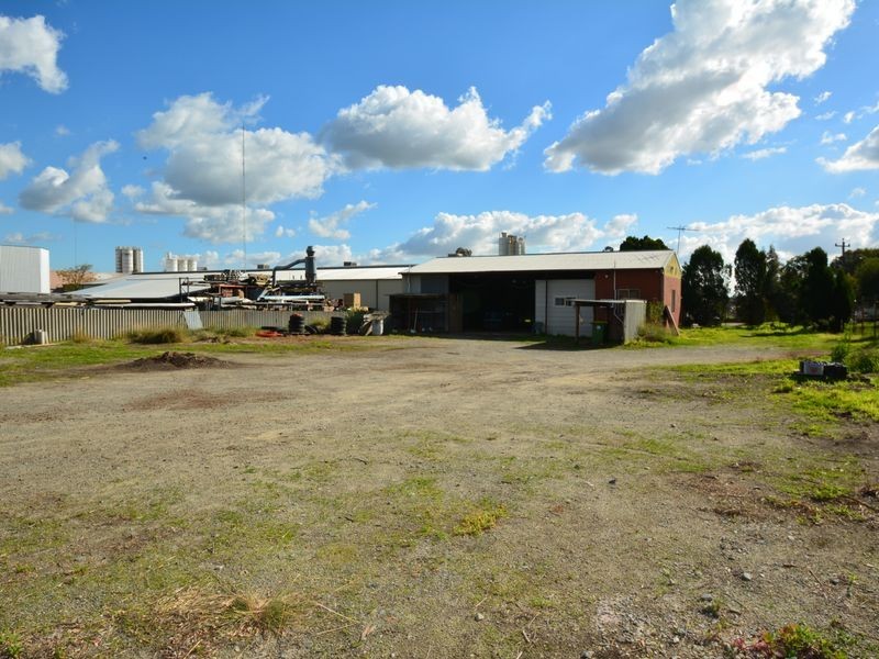 25 Stone Street, Armadale WA 6112