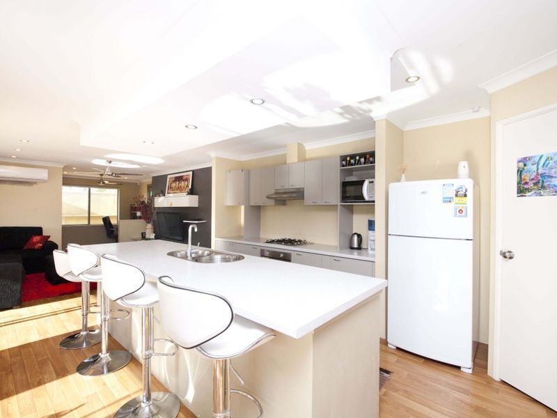 54 Verdant Crescent, Seville Grove WA 6112