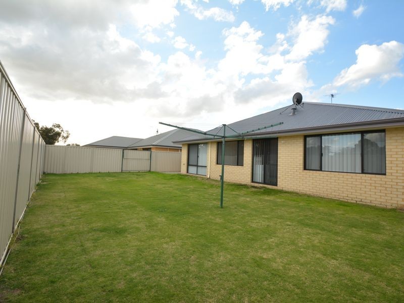 4 Browder Drive, Seville Grove WA 6112