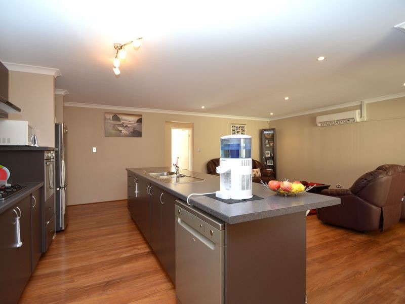 41 Ralphs Street, Seville Grove WA 6112