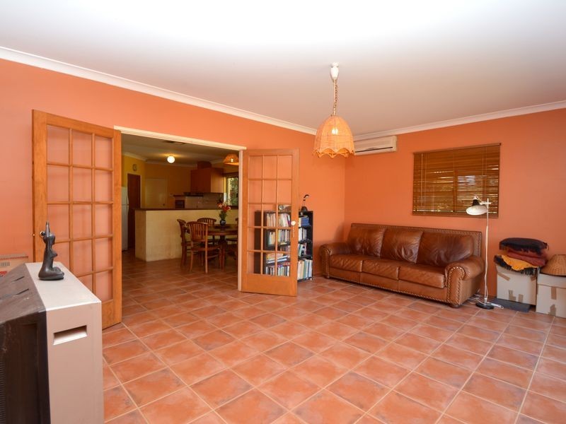 18 Sharach Retreat, Hilbert WA 6112