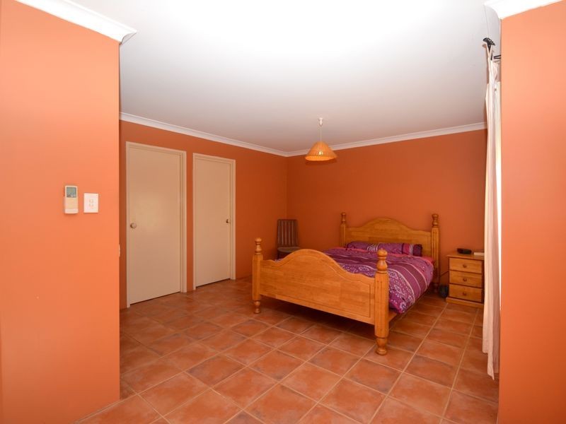 18 Sharach Retreat, Hilbert WA 6112