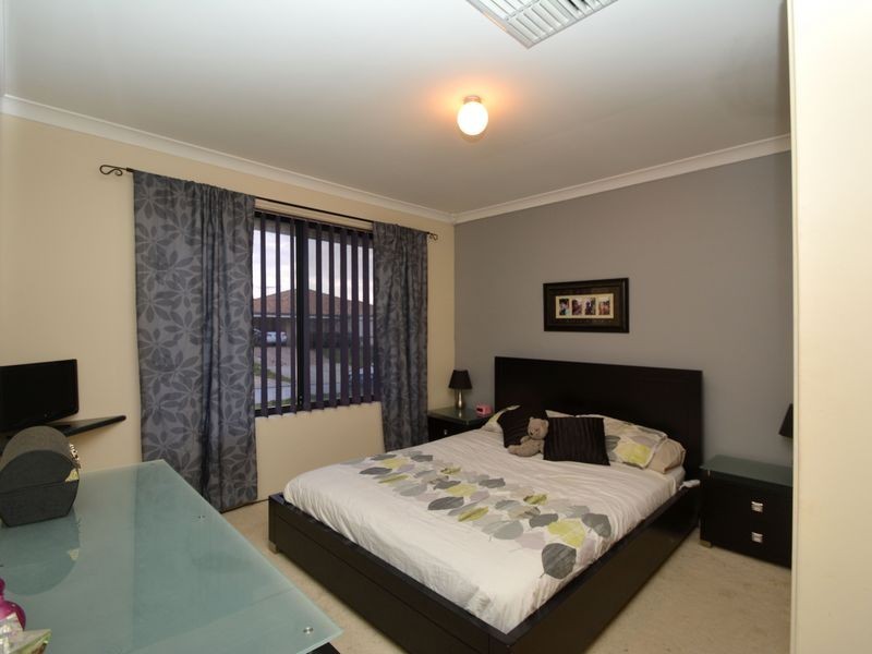 10 Jobson Loop, Brookdale WA 6112