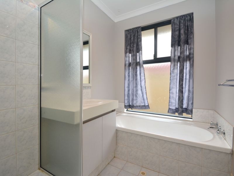 10 Jobson Loop, Brookdale WA 6112