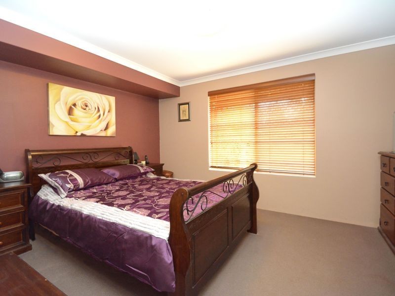 16 Barnfield Court, Seville Grove WA 6112