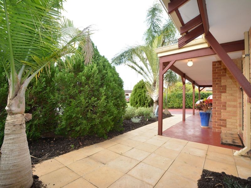 16 Barnfield Court, Seville Grove WA 6112