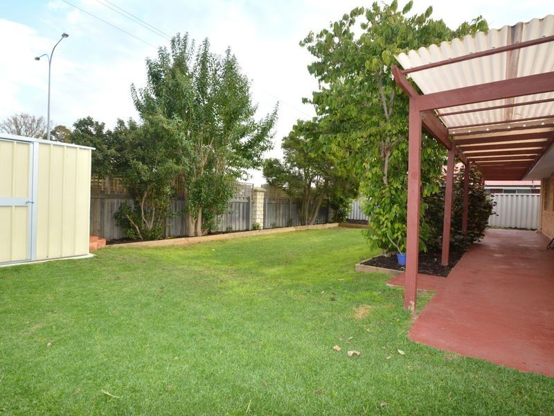 16 Barnfield Court, Seville Grove WA 6112