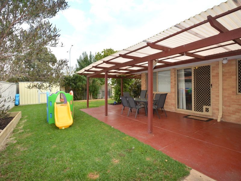 16 Barnfield Court, Seville Grove WA 6112