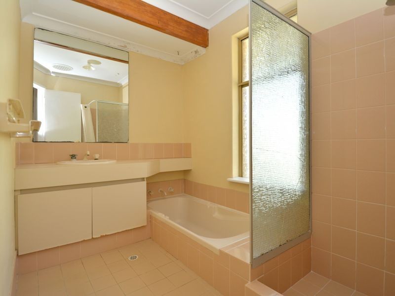 8 Fortunella Grove, Seville Grove WA 6112