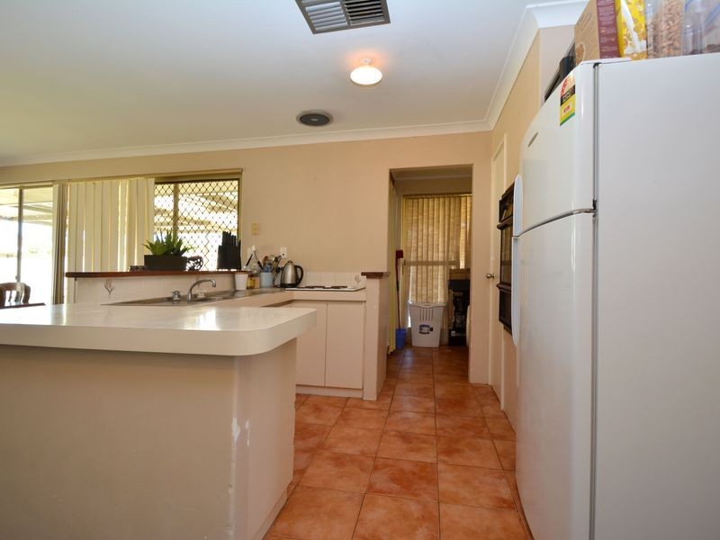 8 Fortunella Grove, Seville Grove WA 6112