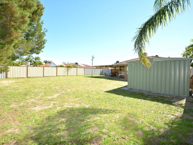 8 Fortunella Grove, Seville Grove WA 6112