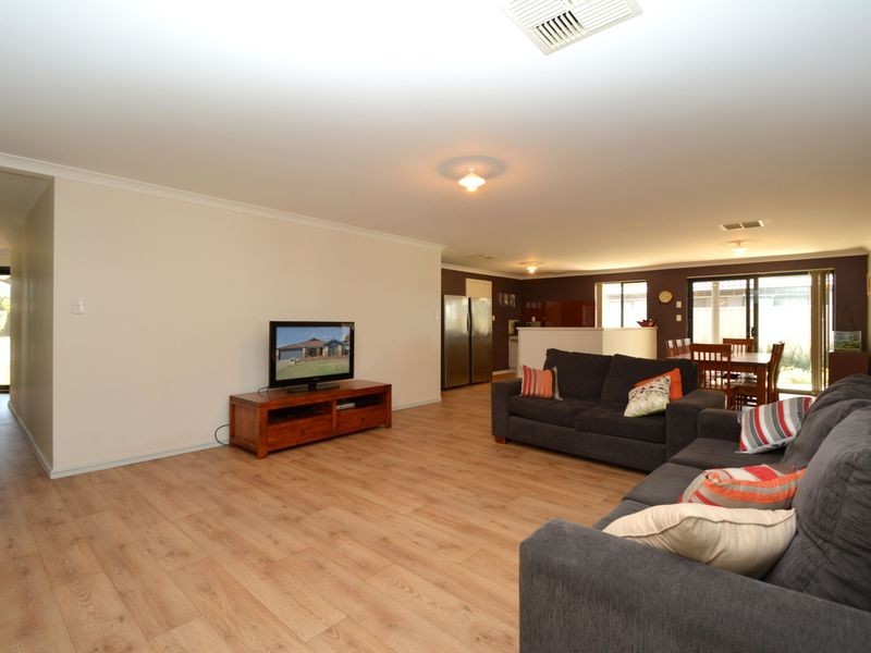 43 Seville Drive, Seville Grove WA 6112