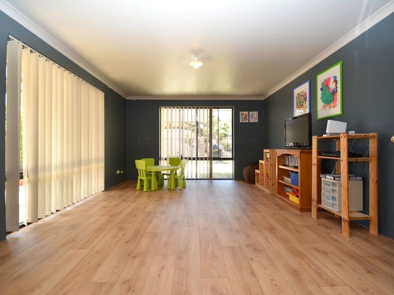 43 Seville Drive, Seville Grove WA 6112