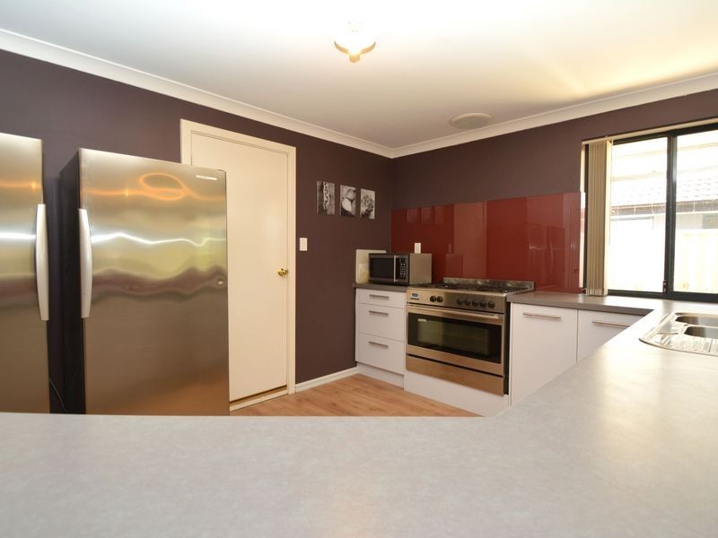 43 Seville Drive, Seville Grove WA 6112