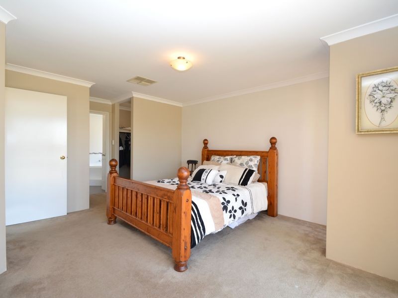 43 Seville Drive, Seville Grove WA 6112