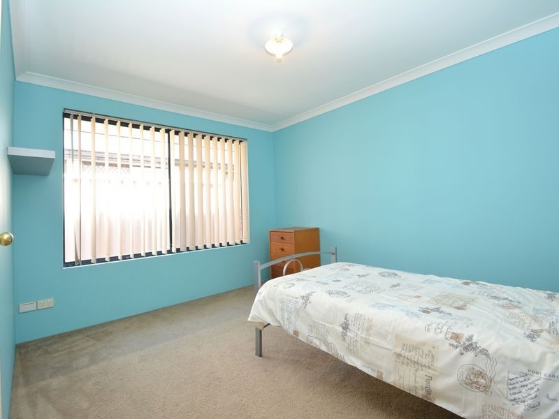 43 Seville Drive, Seville Grove WA 6112